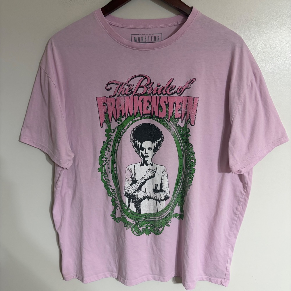 Universal Monsters Bride of Frankenstein Pink Graphic T-Shirt Femme Fatale M